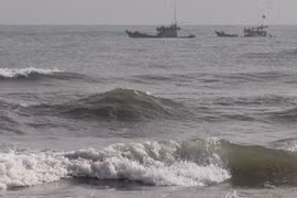 Bão Dujuan sẽ mạnh lên cấp 9 - 10, đang hướng vào Biển Đông