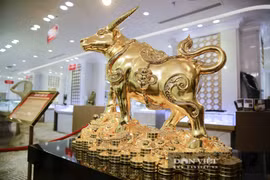Chiêm ngưỡng "Kim Ngưu Vương Bảo" đúc từ 530 cây vàng trị giá 38 tỷ đồng