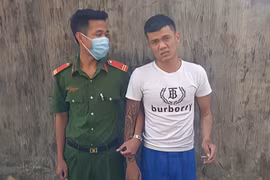 Trộm vàng rồi trốn dưới gầm giường, thanh niên bị tóm gọn