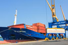 THACO xuất khẩu hơn 200 ô tô, linh kiện phụ tùng trong ngày ra quân đầu năm