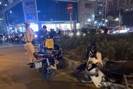 Cảnh sát giao thông khống chế kẻ đâm người sau va chạm