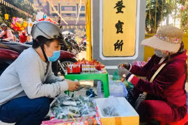 Đầu năm mua muối cầu may