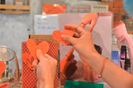 Lễ tình nhân 14.2 trong dịch Covid-19: Làm gì khi không thể gặp người yêu?