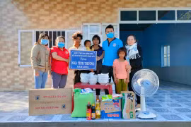 Chư Prông: Bàn giao nhà tình thương cho hộ nghèo