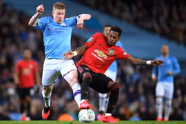 Tiền chuyển nhượng cầu thủ: Ai "đốt" giỏi như bộ đôi thành Manchester?