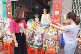 An Khê: Sôi động thị trường giỏ quà Tết