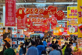 Sắm Tết năm nay: Siêu thị đông đúc, tiệm tạp hoá đìu hiu vắng vẻ