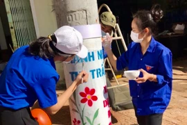 "Trụ điện nở hoa"