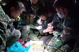 Vượt biên trái phép vận chuyển 8 bánh heroin để lấy 500 USD tiền công ngày cận Tết