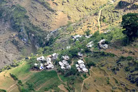 Lãng du giữa cao nguyên đá