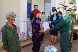 Xuân biên giới ấm tình quân dân