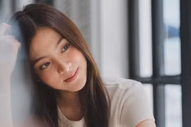 Mê mẩn với nhan sắc đẹp hút hồn của ngọc nữ hàng đầu showbiz Thái Lan