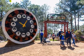 Tạc 80 bức tượng truyền tải thông điệp đoàn kết, chiến đấu với dịch Covid-19