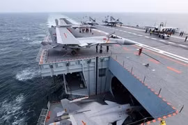 Chiến hạm Trung Quốc tập trận, Mỹ điều tàu sân bay đến Biển Đông