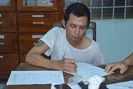 Chặn xe taxi bắt hơn 100g ma túy, vũ khí 'nóng'