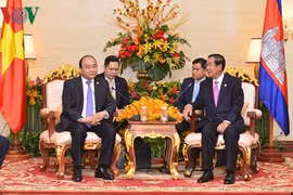 Thủ tướng Nguyễn Xuân Phúc gặp Thủ tướng Campuchia