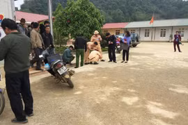 Giáo viên lùi xe trong sân trường, 1 học sinh tử vong