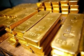 Giá vàng hôm nay: Ồ ạt bán tháo, giá vẫn tăng vọt lên