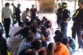 Cảnh sát Hình sự Bình Dương đột kích sới bạc có người cảnh giới