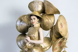 Thư Dung mang trang phục hình nón lá thi nhan sắc quốc tế