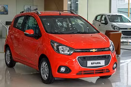Chevrolet Spark LT giá 389 triệu đồng
