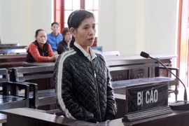 Bị cáo đầu độc tình già lặng người khi nghe tòa tuyên án