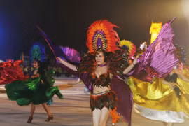 Vẻ đẹp quyến rũ của những bóng hồng tại Carnaval Hạ Long