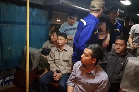 Bắt 9 công nhân đánh xóc đĩa trên ô tô