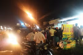 Vợ con tử vong, chồng thoi thóp trong tiệm cầm đồ