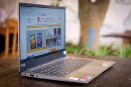 Laptop mỏng nhẹ giá 15 triệu đồng