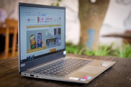 Laptop mỏng nhẹ giá 15 triệu đồng