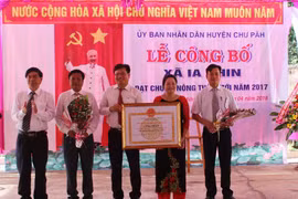 Xã Ia Nhin đạt chuẩn nông thôn mới