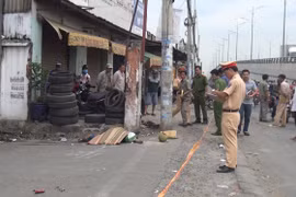 Người đàn ông chết trên quốc lộ 1, trên người có nhiều vết thương