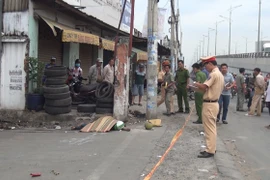 Người đàn ông chết trên quốc lộ 1, trên người có nhiều vết thương