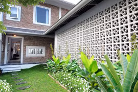 Nhà ống chật hẹp "lột xác" thành nhà vườn xanh mướt