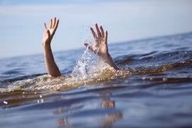 Bị sóng cuốn, 2 nữ sinh lớp 10 tử vong