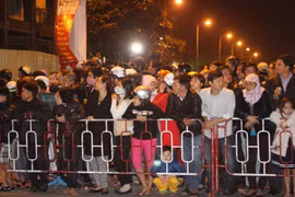 Hàng trăm người dân đón ông Nguyễn Bá Thanh về Đà Nẵng