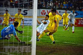 Thắng đậm TP.HCM, Hà Nội FC tạm leo lên ngôi đầu V-League 2021