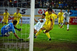 Thắng đậm TP.HCM, Hà Nội FC tạm leo lên ngôi đầu V-League 2021