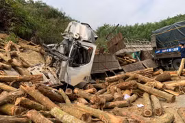 Vụ tai nạn nghiêm trọng ở Thanh Hóa: Xe tải chở quá số người quy định