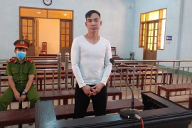 Pleiku: Chém bạn nhậu, lãnh án 8 năm tù