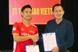 Bùi Tiến Dũng ký hợp đồng với Viettel trước đại chiến Hoàng Anh Gia Lai