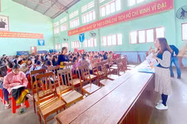 Tư vấn tuyển sinh và hướng nghiệp: Trao "chìa khóa" cho học sinh lớp 12