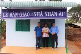 Thành Đoàn Pleiku bàn giao nhà nhân ái cho thanh niên có hoàn cảnh khó khăn