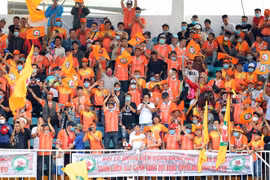 Sân Quy Nhơn mở hội đón HLV Park