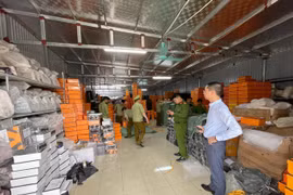 Triệt phá kho hàng nhái nhãn hiệu Hermès, LV, Chanel trị giá hơn 6 tỉ đồng