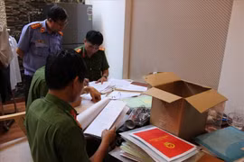 Công an Đồng Nai khám xét 10 kho chứa, bắt vợ chồng "trùm" xăng giả