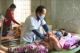 Kon Tum: 4 người suy hô hấp phải nhập viện nghi do ngộ độc thực phẩm