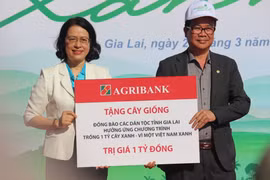 Agribank tiên phong ủng hộ "Ngân hàng cây xanh"
