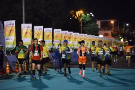 Các vận động viên chuẩn bị xuất phát cự ly 42,195 km